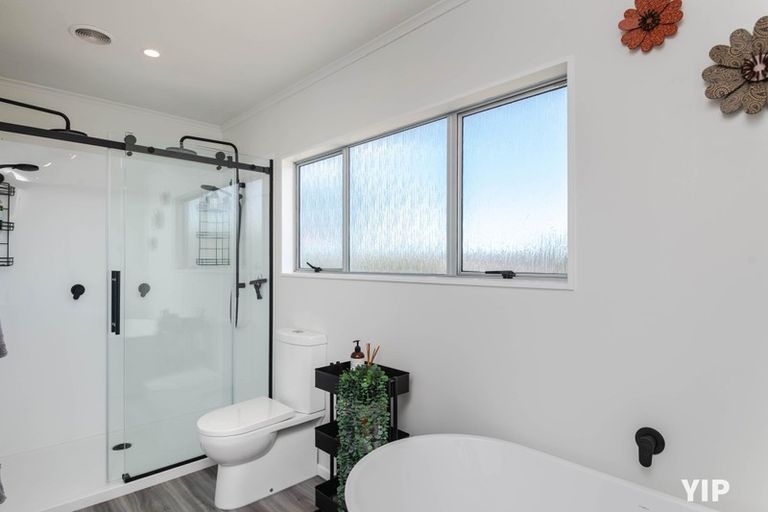 Photo of property in 43 Carluke Street, Paparangi, Wellington, 6037