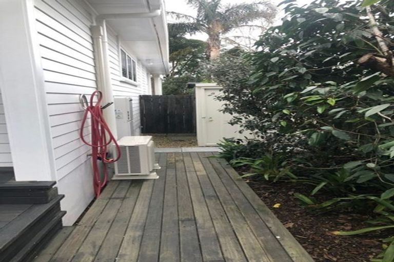 Photo of property in 29 Paragon Avenue, Beach Haven, Auckland, 0626