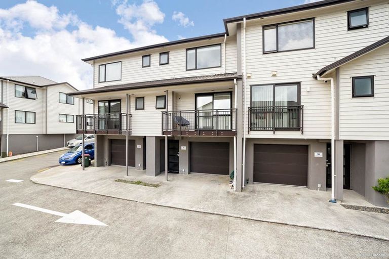 Photo of property in 18 Peony Mews, Oteha, Auckland, 0632
