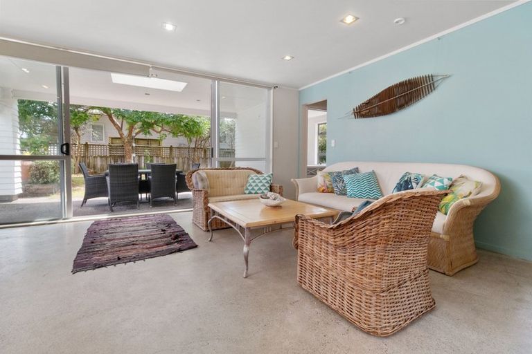 Photo of property in 1 Holland Close, Pauanui, Hikuai, 3579