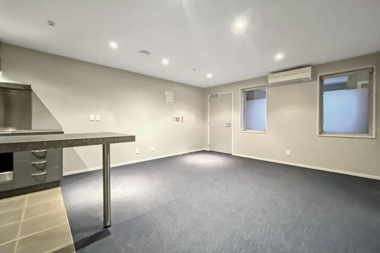 Photo of property in 2/35 Home Street, Mount Victoria, Wellington, 6011