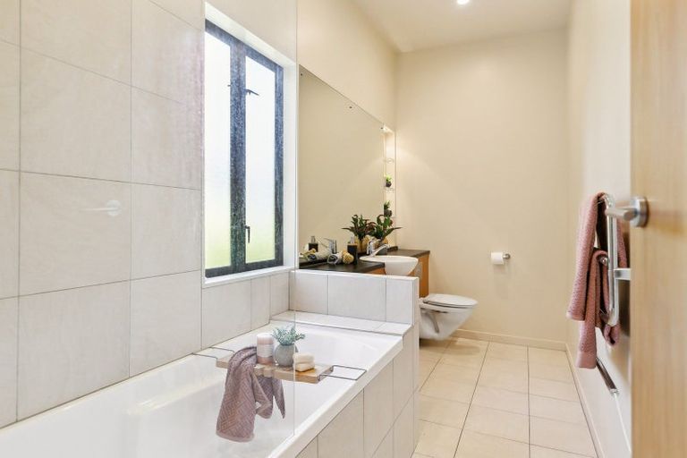 Photo of property in 8 Ranikhet Way, Khandallah, Wellington, 6035