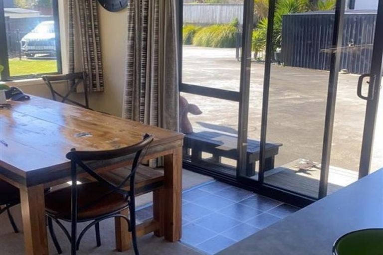 Photo of property in 3a Marchant Place, Westown, New Plymouth, 4310