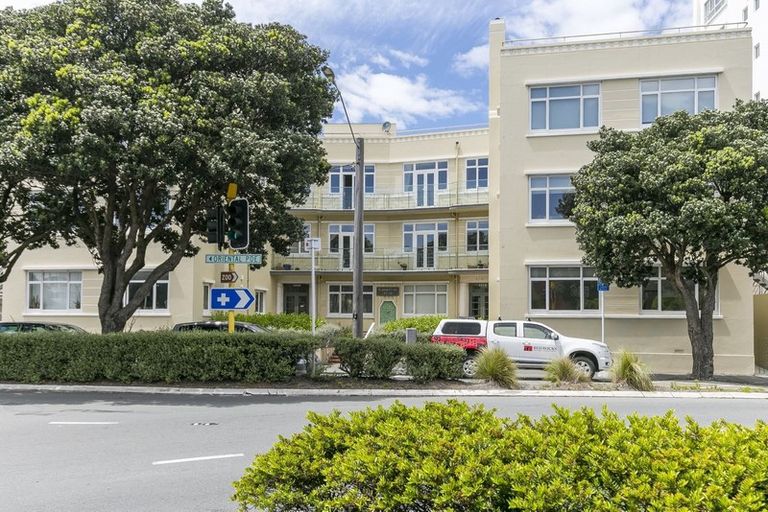 Photo of property in Fountain Court, 18/48 Oriental Parade, Oriental Bay, Wellington, 6011