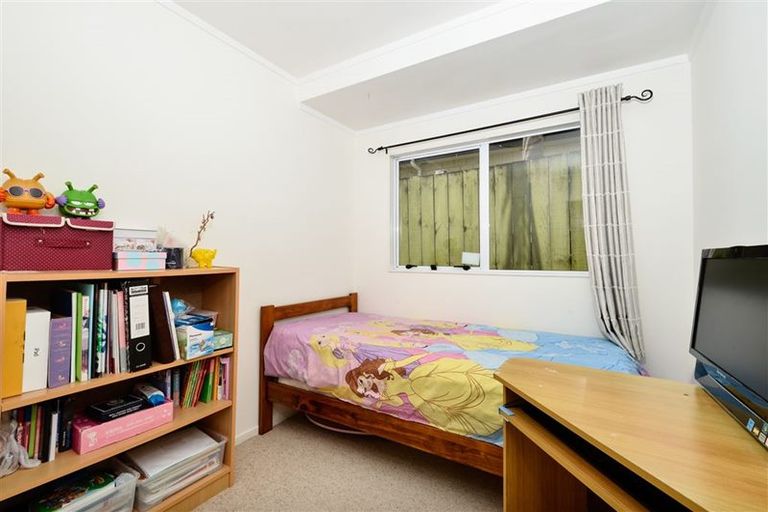 Photo of property in 19a Ashbourne Place, Glendene, Auckland, 0602