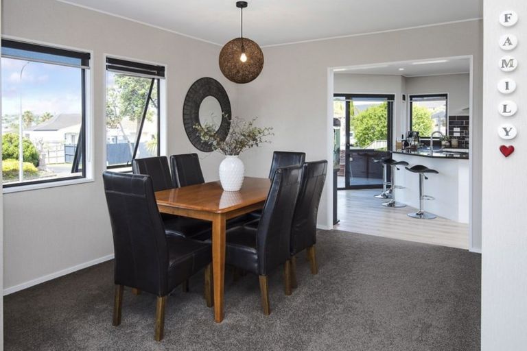 Photo of property in 47 Simmental Crescent, Somerville, Auckland, 2014