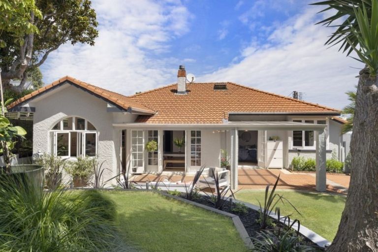 Photo of property in 21 Rattray Street, Devonport, Auckland, 0624