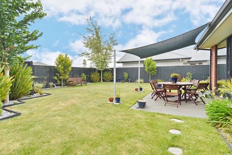 Photo of property in 16 Chestnut Place, Rangiora, 7400