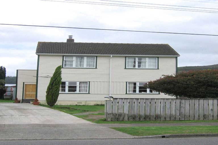 Photo of property in 6 Compton Crescent, Taita, Lower Hutt, 5011