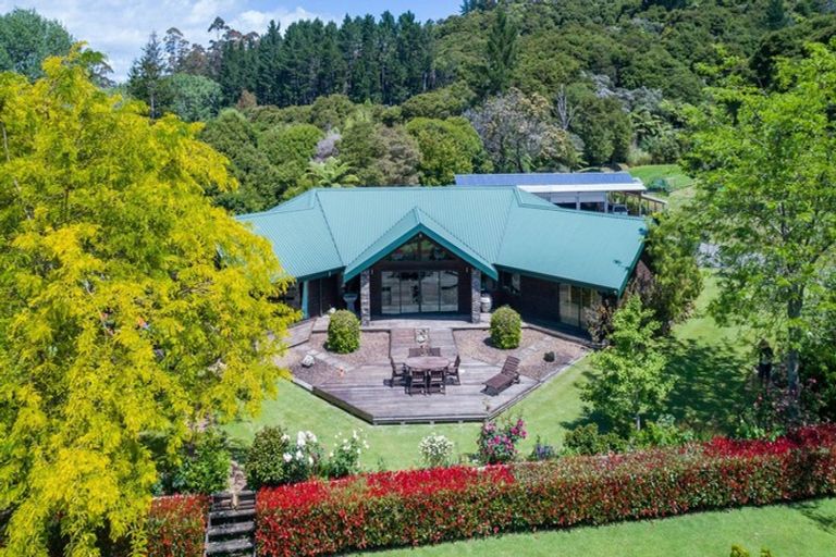 Photo of property in 2083 Rings Road, Coromandel, 3506