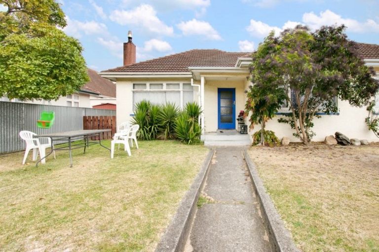 Photo of property in 144 Carlyle Street, Napier South, Napier, 4110