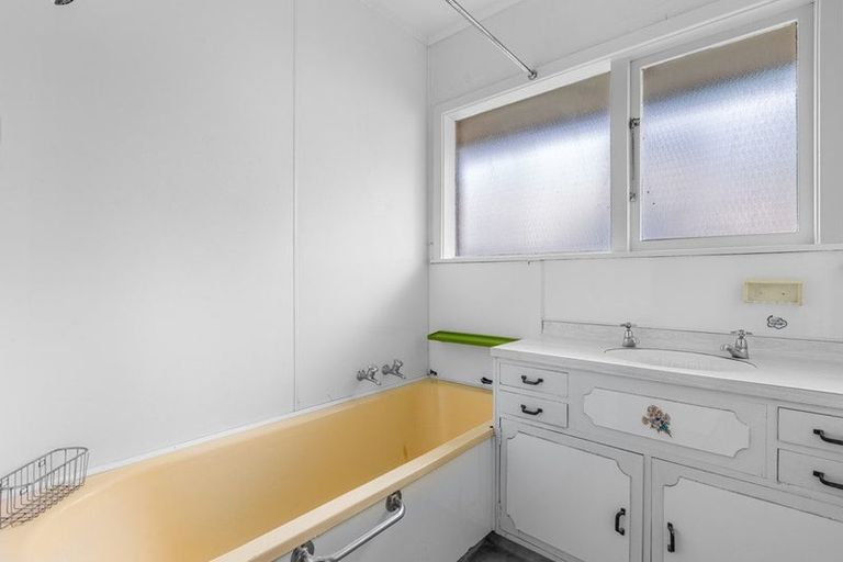 Photo of property in 28 Curletts Road, Sockburn, Christchurch, 8042