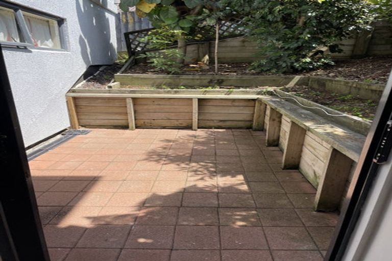 Photo of property in 16 Fairchild Avenue, Goodwood Heights, Auckland, 2105