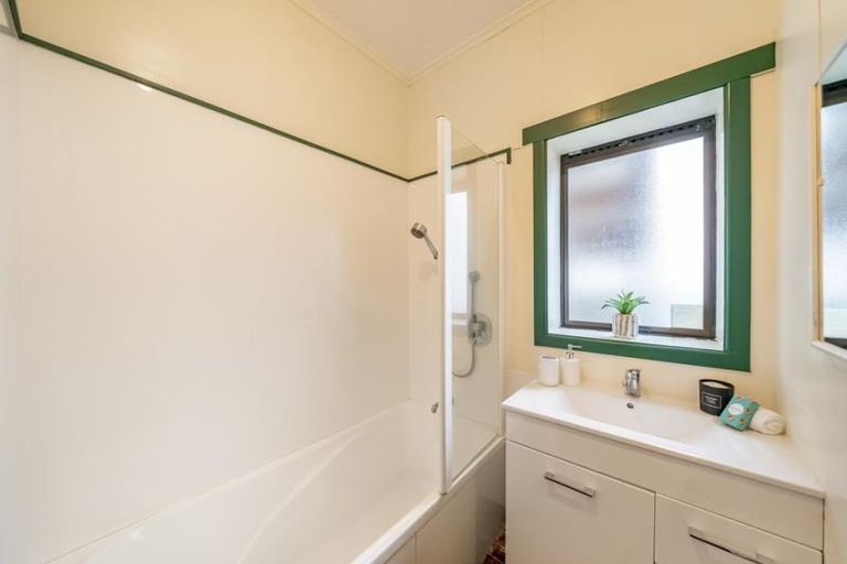 Photo of property in 16 Brook Street, Waiwhetu, Lower Hutt, 5010