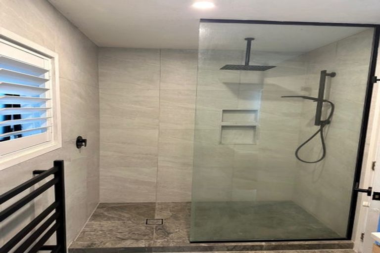 Photo of property in 1/35 Aberdeen Road, Castor Bay, Auckland, 0620