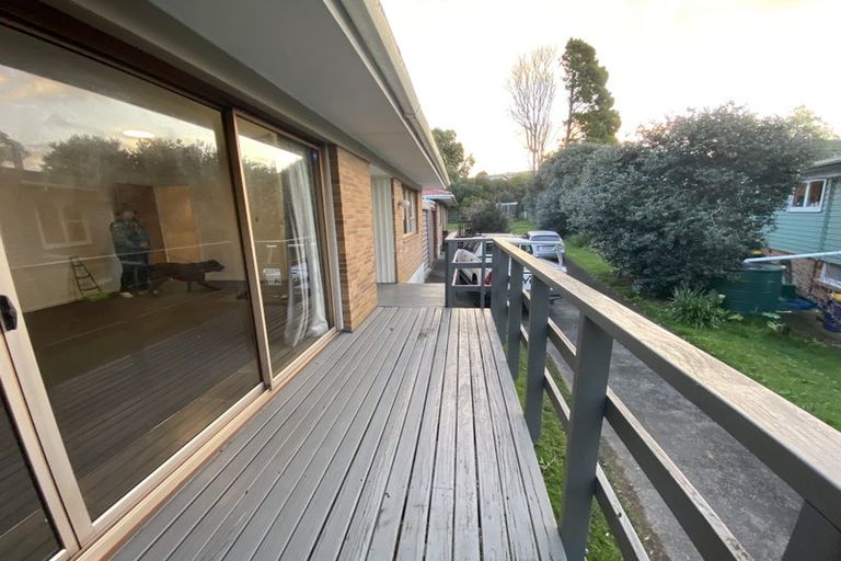 Photo of property in 1/6 Kathleen Street, Totara Vale, Auckland, 0627