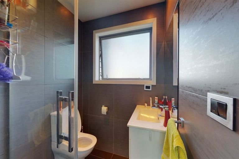 Photo of property in 94 Lake Panorama Drive, Henderson Valley, Auckland, 0612