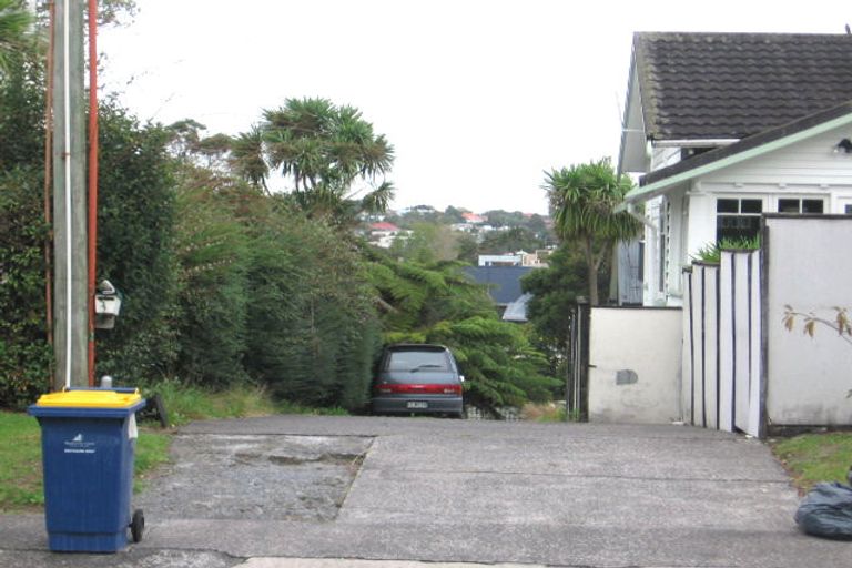 Photo of property in 1/15 Buscomb Avenue, Henderson, Auckland, 0610