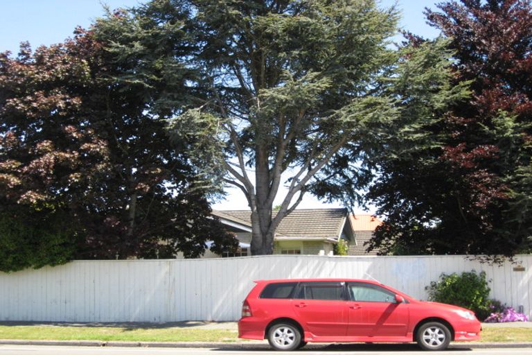 Photo of property in 137 Memorial Avenue, Burnside, Christchurch, 8053