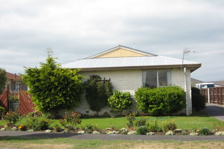 Photo of property in 2/12 Tamarisk Place, Parklands, Christchurch, 8083