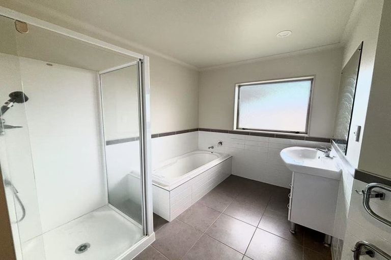 Photo of property in 13 Finbar Close, Flat Bush, Auckland, 2019
