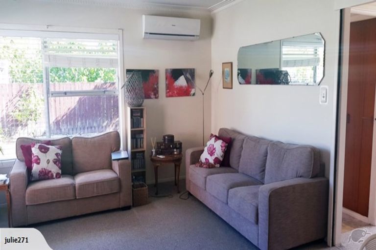 Photo of property in 2/11 Dowling Place, Pakuranga, Auckland, 2010