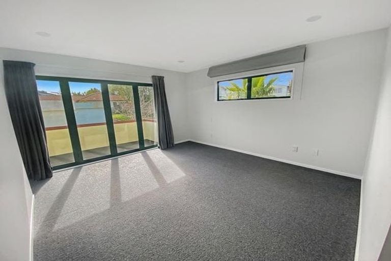 Photo of property in 24 Taroka Close, Pinehill, Auckland, 0632