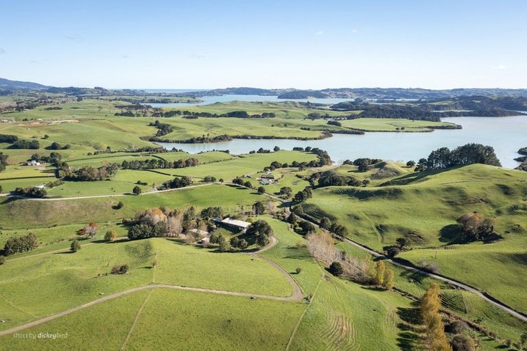 Photo of property in 18 Warren Road, Raglan, 3295