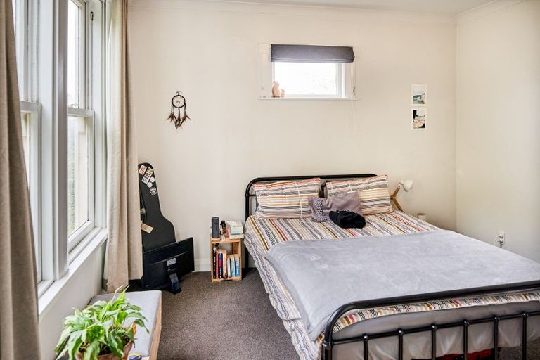 Photo of property in 24 Garden Road, Northland, Wellington, 6012