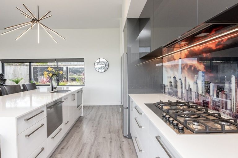 Photo of property in 33 Pohutukawa Drive, Eskdale, Napier, 4182