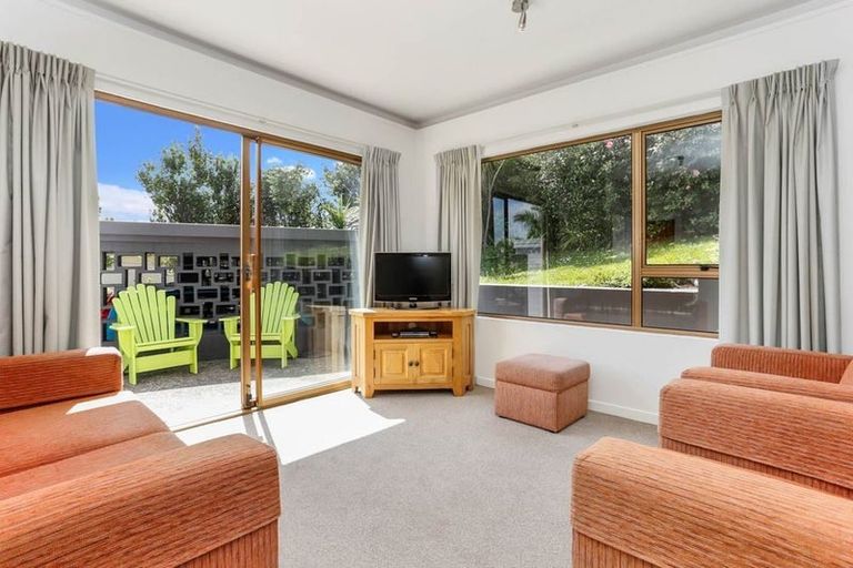 Photo of property in 2/54 Mayfair Crescent, Mairangi Bay, Auckland, 0630
