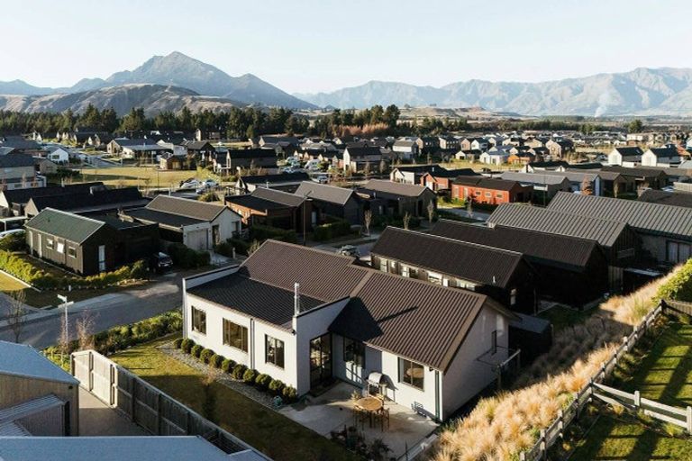 Photo of property in 39 Obelisk Street, Wanaka, 9305
