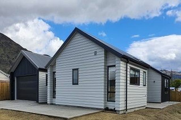 Photo of property in 17 Cumberland Road, Lower Shotover, Queenstown, 9304