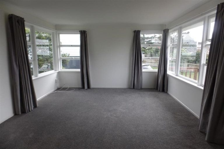 Photo of property in 24 Crystal Avenue, Glendene, Auckland, 0602