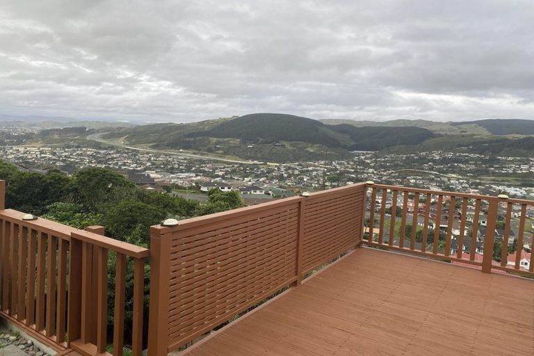 Photo of property in 21 Chastudon Place, Tawa, Wellington, 5028