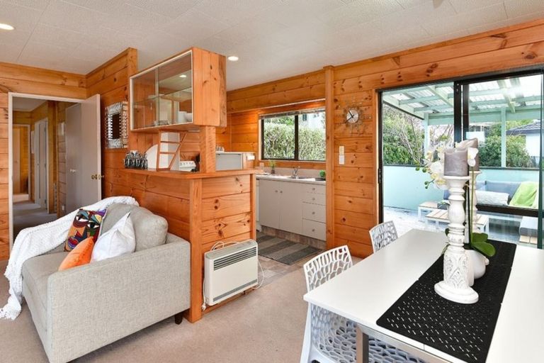 Photo of property in 33 Charlotte Street, Stanmore Bay, Whangaparaoa, 0932