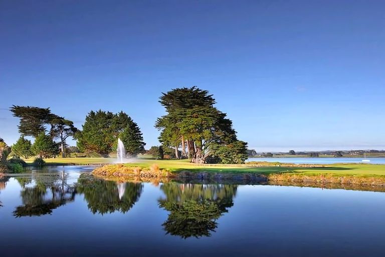 Photo of property in 7a Litchfield Place, Clarks Beach, 2122