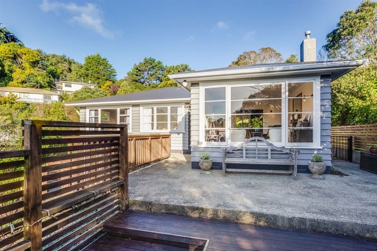 Photo of property in 21 Mahoe Street, Tawa, Wellington, 5028