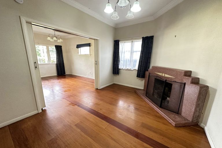 Photo of property in 3 Tawa Street, Woburn, Lower Hutt, 5010