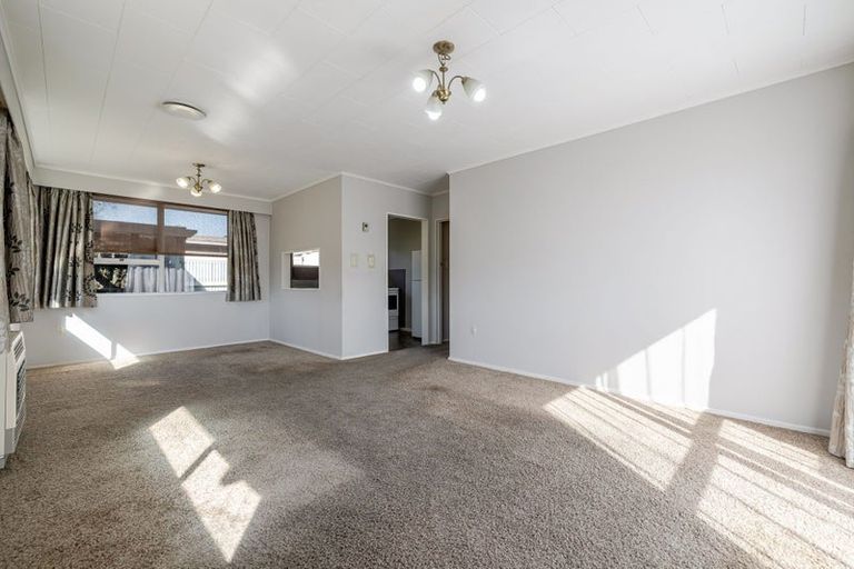 Photo of property in 26 Westmere Place, Takaro, Palmerston North, 4412