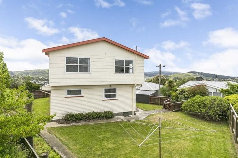 Photo of property in 19 Diane Grove, Paparangi, Wellington, 6037