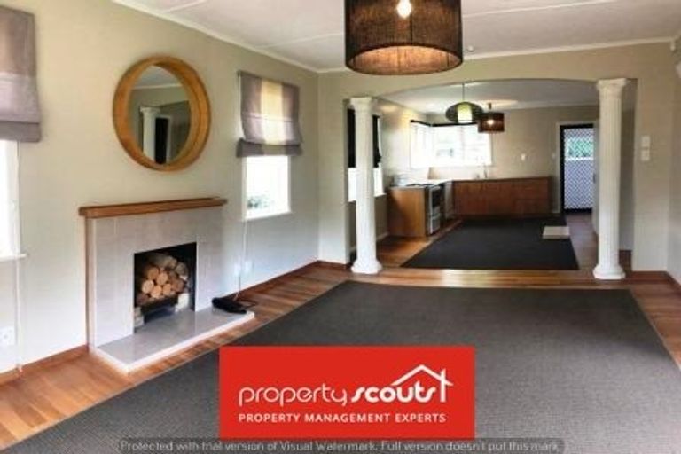 Photo of property in 50 Taipari Road, Te Atatu Peninsula, Auckland, 0610