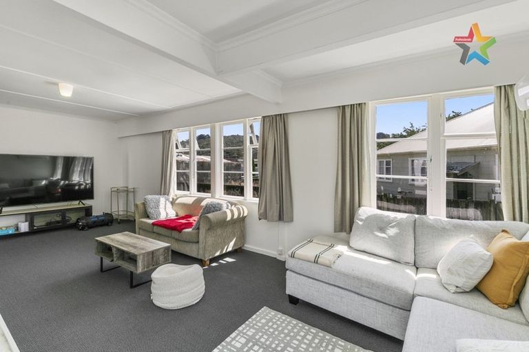 Photo of property in 6 Bryant Grove, Taita, Lower Hutt, 5011