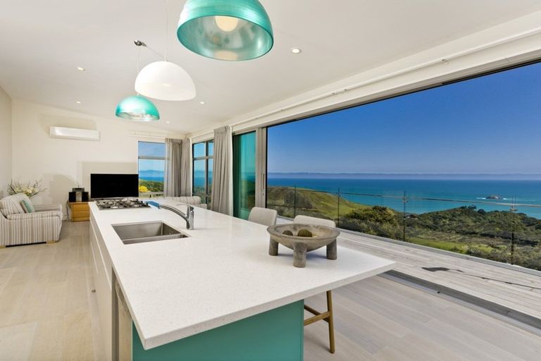 Photo of property in 110 Constable Road, Muriwai, Waimauku, 0881