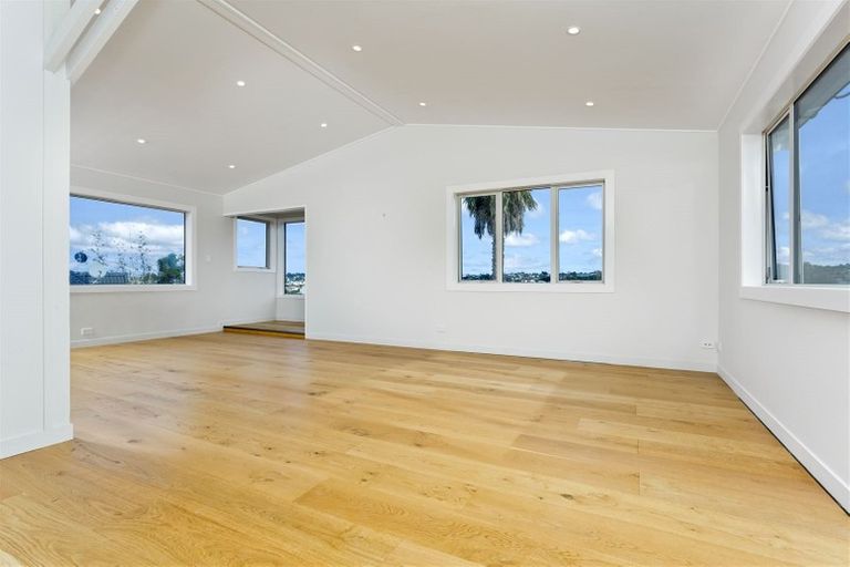 Photo of property in 1/30 Gulf View Road, Murrays Bay, Auckland, 0630