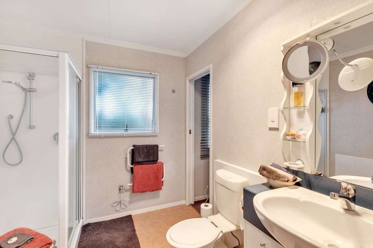 Photo of property in 16 Antrim Place, Hokowhitu, Palmerston North, 4410