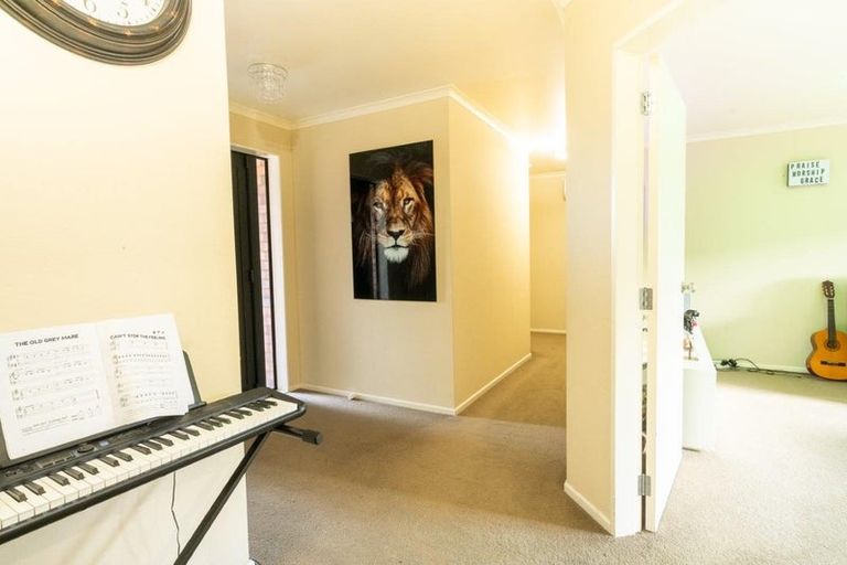 Photo of property in 33 Geneva Terrace, Kelvin Grove, Palmerston North, 4414