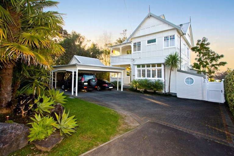 Photo of property in 17 Second Avenue, Stanley Point, Auckland, 0624