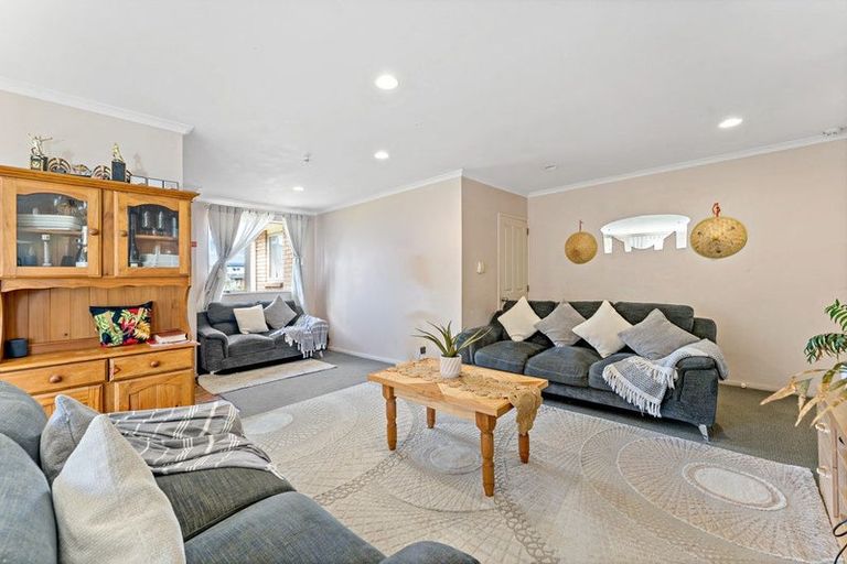Photo of property in 13 Piriti Place, Weymouth, Auckland, 2103