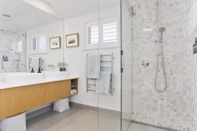 Photo of property in 38 Churchill Road, Murrays Bay, Auckland, 0630